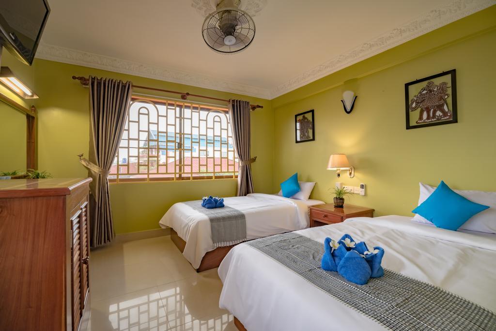 Deluxe Family Room